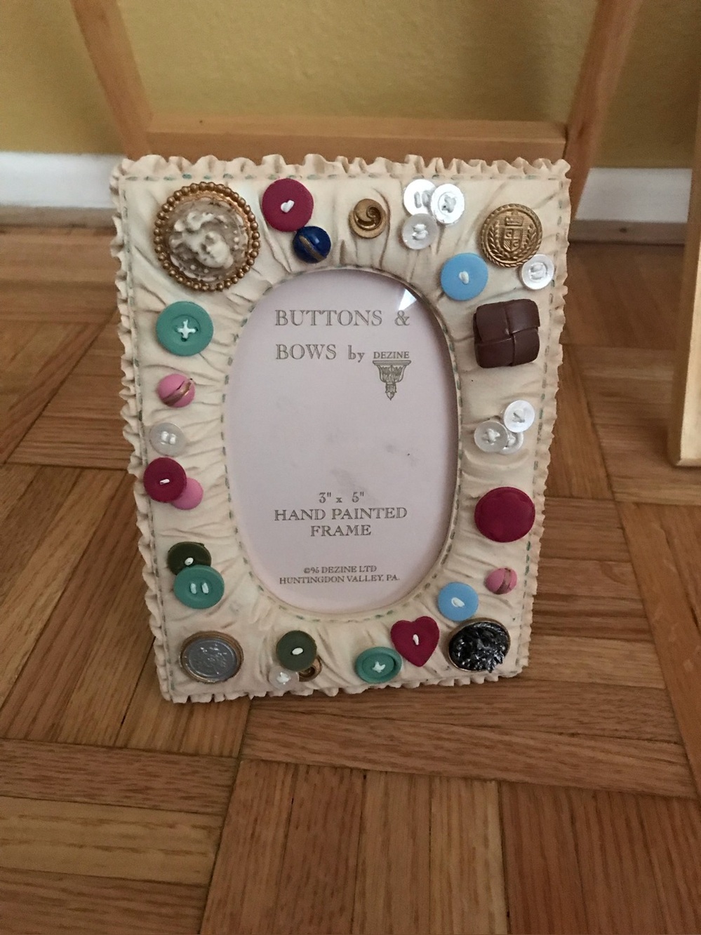 VTG Buttons & Bows Hand-Painted Pucture Frame by DeZine 3” X 6”